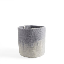 Load image into Gallery viewer, Flower Pot 18 - M