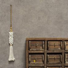 Load image into Gallery viewer, Shell Hanger SITA