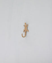 Load image into Gallery viewer, Mickey Crocodile Mini Hook