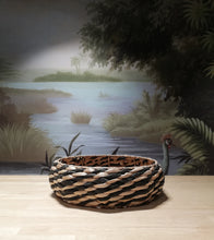 Load image into Gallery viewer, Wicker Round Platter